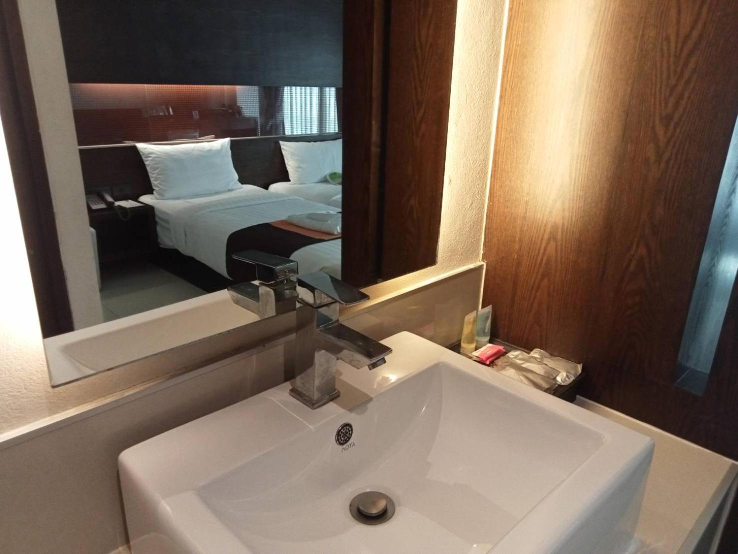 Collection O The Bangkok Airport Link Suite Bagian luar foto